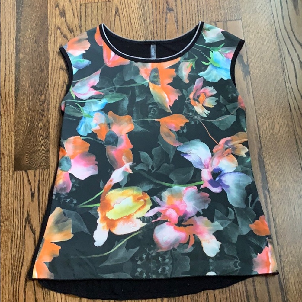 Floral short sleeve top